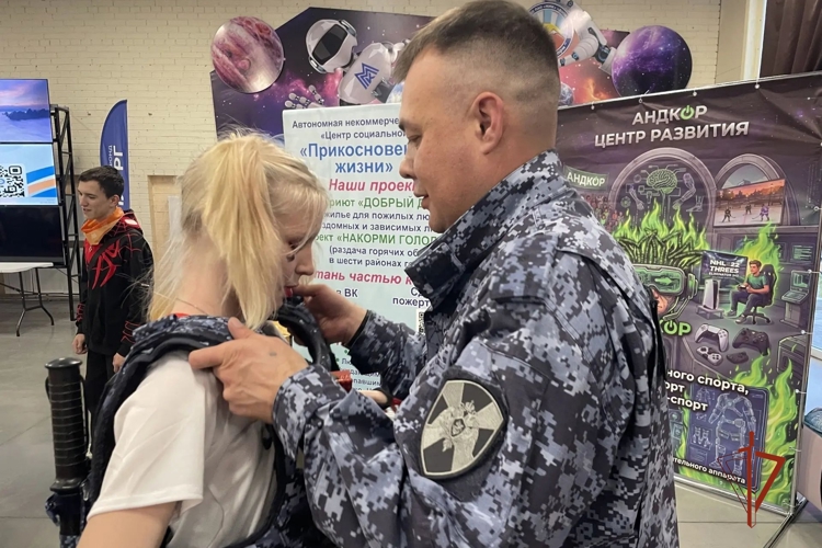 На страже с юных лет: Росгвардия познакомила школьников и студентов Южного Урала с профессией защитника правопорядка
