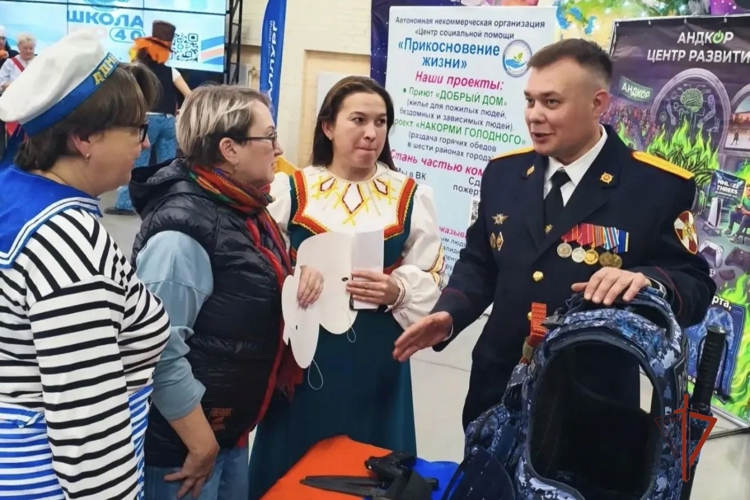 На страже с юных лет: Росгвардия познакомила школьников и студентов Южного Урала с профессией защитника правопорядка