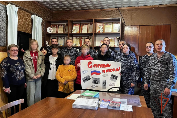 На Южном Урале вневедомственная охрана Росгвардии провела экскурсию для детей в преддверии 74-летия службы 